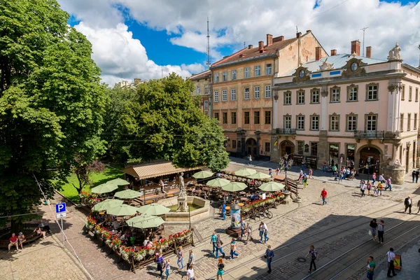 Náměstí Rynok ve Lvově v den — Stock fotografie