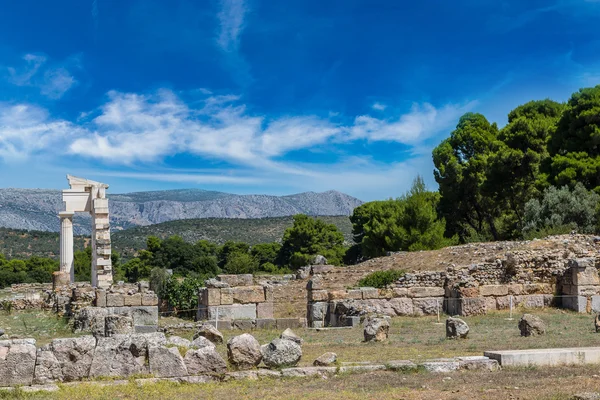 废墟中 Epidavros 在炎热的夏天 — 图库照片