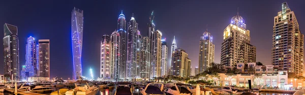 Dubai marina durante la notte d'estate — Foto Stock