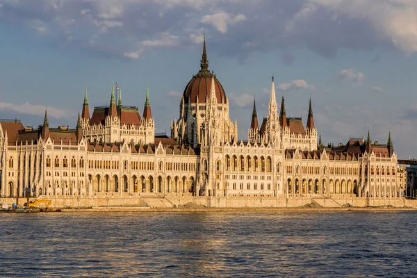 Building of the Parliament in Budapest — Stock Photo, Image