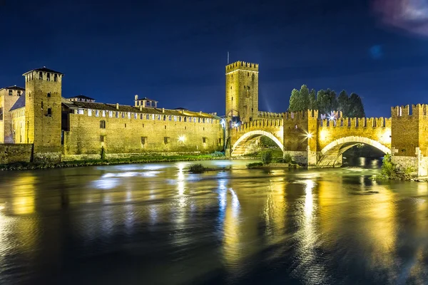 Castillo Vecchio en la noche de verano —  Fotos de Stock