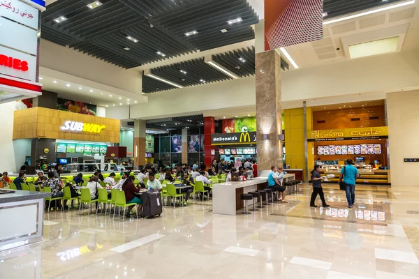 Restaurangtorg i Dubai Mall — Stockfoto