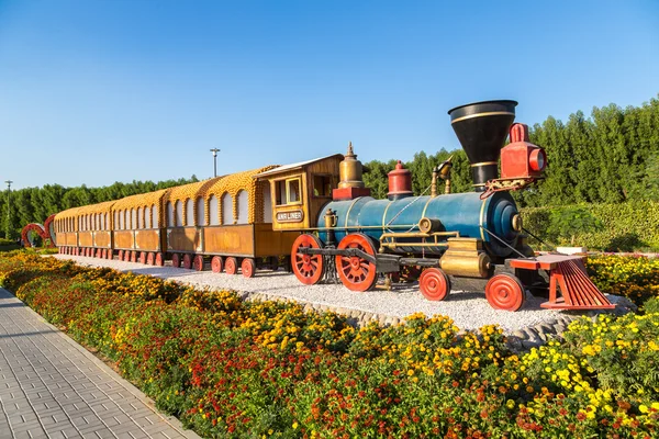 Locomotora Retro en Dubai jardín — Foto de Stock