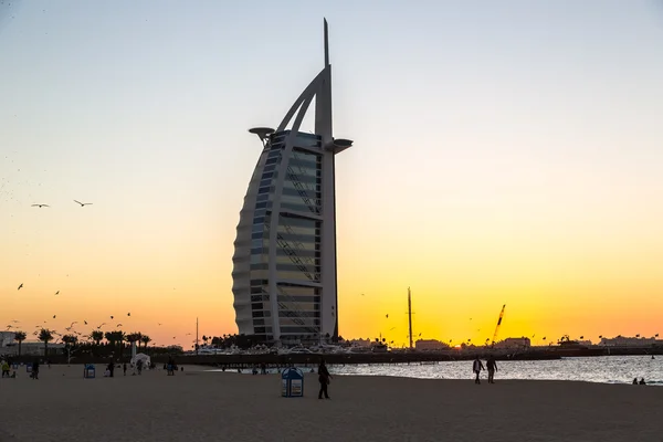 Ylellinen hotelli Burj Al Arab — kuvapankkivalokuva