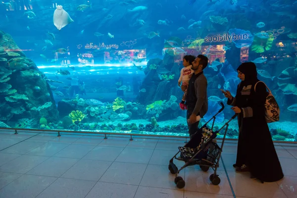Grootste winkelcentrum in Dubai Mall — Stockfoto