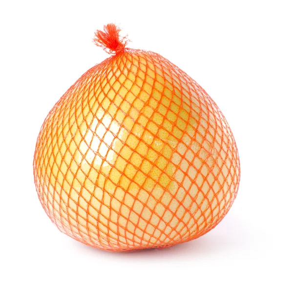 Pomelo vrucht verpakt geïsoleerd op witte achtergrond. — Stockfoto