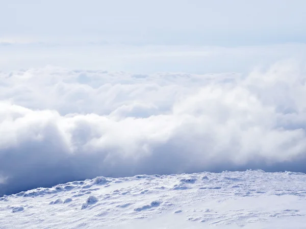 Bulutlar üzerinde. Yukarıdan görüntülemek. — Stok fotoğraf