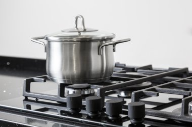 bir gaz ocakta pot
