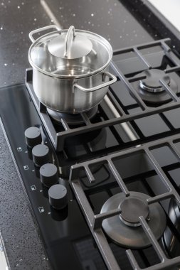 bir gaz ocakta pot