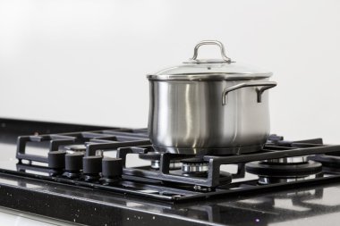 bir gaz ocakta pot