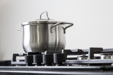 bir gaz ocakta pot