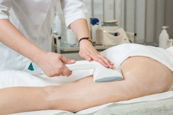 Vacuum massage in beauty clinic — Stock Photo, Image