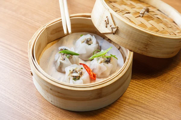 Dim sums with pork and mushrooms in asian restaurant — Stock Photo, Image