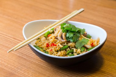 Soya peyniri ve sebze ile Asya pirinç