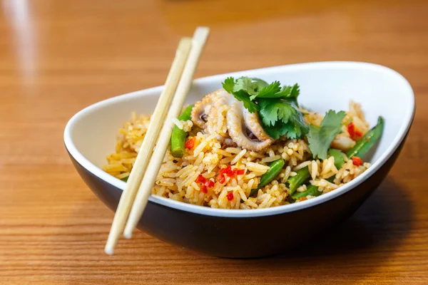 Ázsiai rizs, zöldség és tofu — Stock Fotó