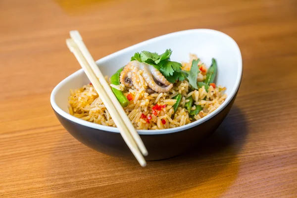 Arroz asiático con tofu y verduras — Foto de Stock