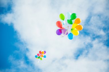 Gökyüzünde balonlar