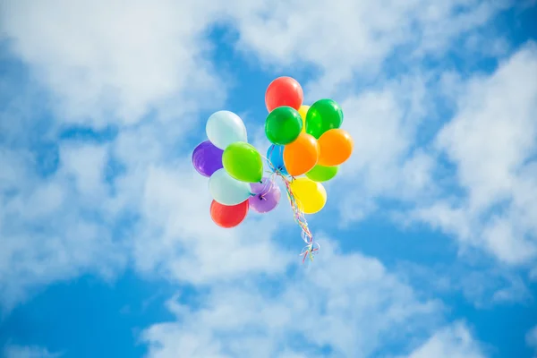 Luftballons am Himmel Stockbild