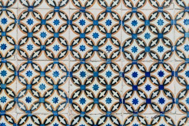 Basit simetrik süslemeli geleneksel Portekiz fayansları azulejo. Portekiz kültür kavramı.