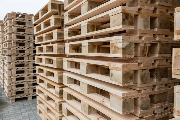 Voorraad houten pallets — Stockfoto