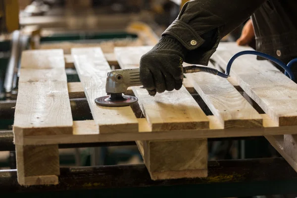 Pilishing of a wooden pallet — Stock Photo, Image