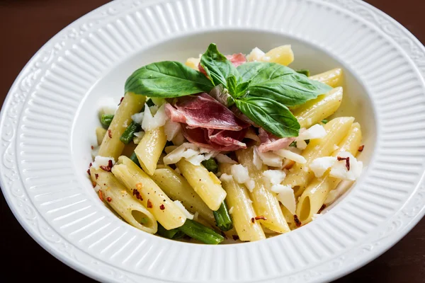 Pasta con hamon y queso de cabra —  Fotos de Stock