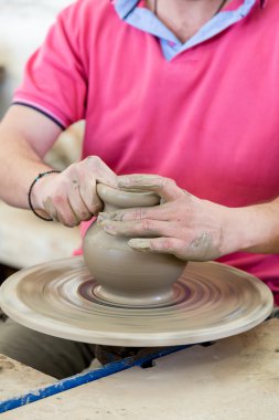 Bir kil kavanoz oluşturma