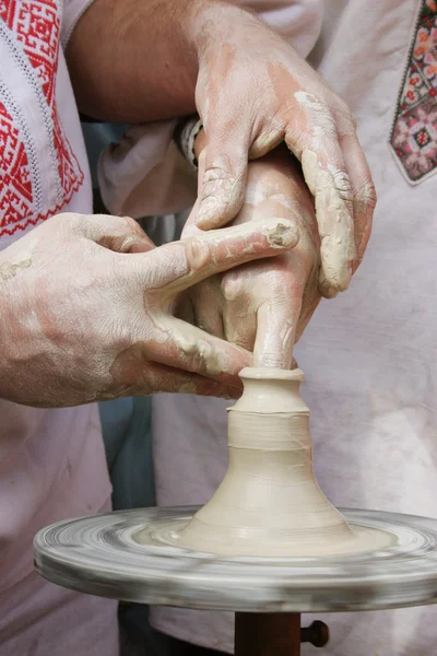 Creating a clay jar — Stock Photo, Image