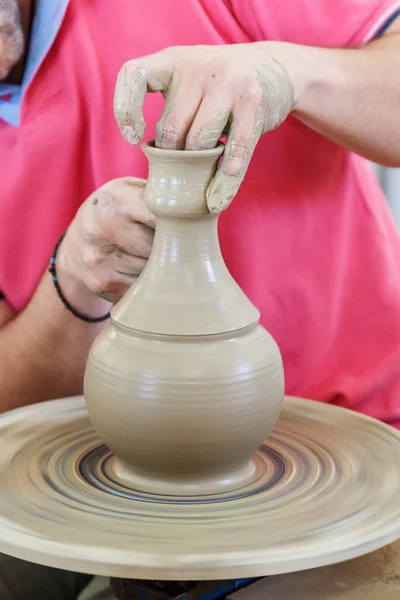Creating a clay jar — Stock Photo, Image