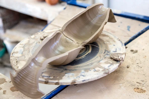 Clay jar in half — Stock Photo, Image