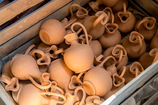 Box with small brown clay jars — Stock Photo, Image