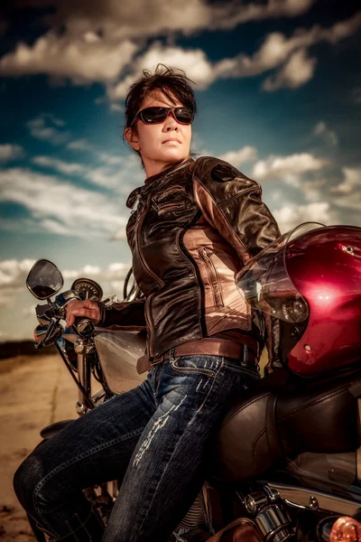 Biker girl on a motorcycle — Stock Photo, Image