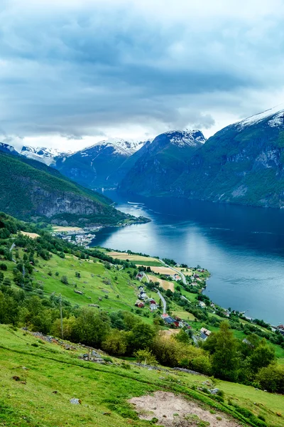 Piękna przyroda Norwegii Stegastein Lookout. — Zdjęcie stockowe