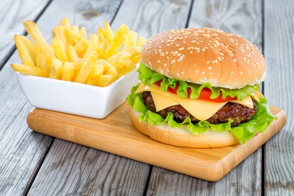 Chutné a předkrmy Hamburger Cheeseburger — Stock fotografie