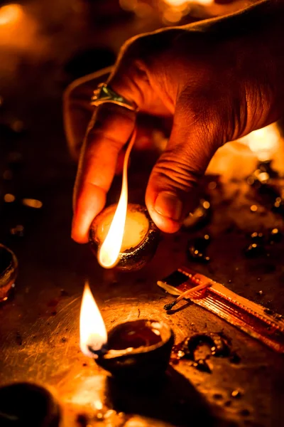Burning candles in the Indian temple. — Stock Photo, Image