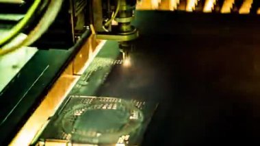 CNC lazer kesimi metal, modern endüstriyel teknoloji.
