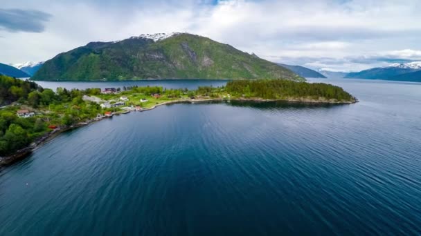 Imágenes aéreas Beautiful Nature Norway. Volando sobre los lagos y fiordos.Vista desde la vista de pájaro . — Vídeos de Stock