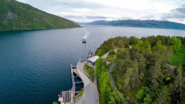 Ferries' cross. Aerial footage Beautiful Nature Norway. Flying over the lakes and fjords.View from the bird's-eye view. — Stock Video