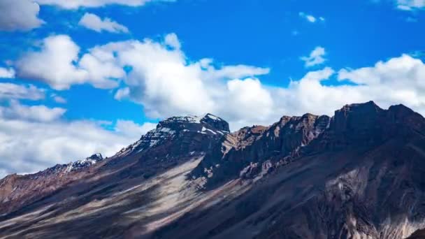 Время истекает высокий горный ландшафт. Spiti Valley, Химачал-Прадеш, Индия — стоковое видео