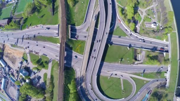 Vista aérea de um cruzamento de auto-estrada . — Vídeo de Stock