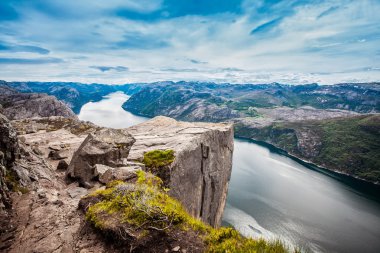 Preikestolen veya Prekestolen