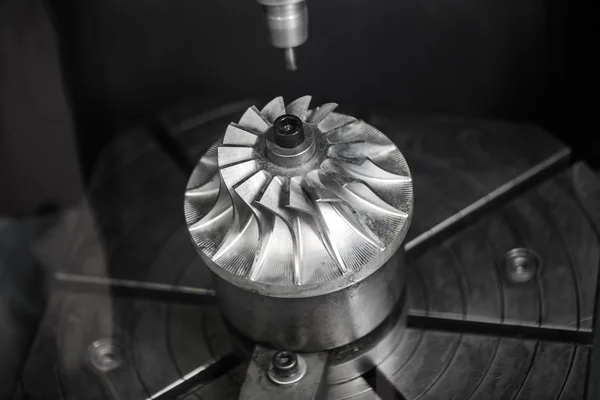 Fresadora CNC de metalurgia . — Foto de Stock