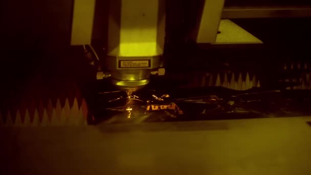 Corte a laser de metal — Vídeo de Stock