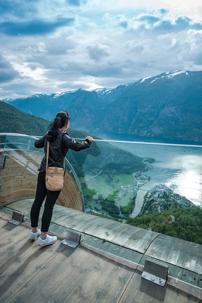 Stegastein Lookout Belle Nature Norvège vue sur la terrasse d'observation — Photo