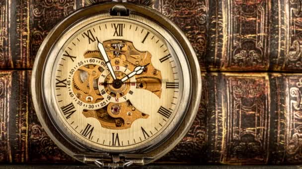 Старовинний Годинник Крупним Планом Вінтажний Кишеньковий Годинник — стокове відео
