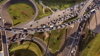 Moskova 'da bir otoyol kavşağının hava görüntüsü.