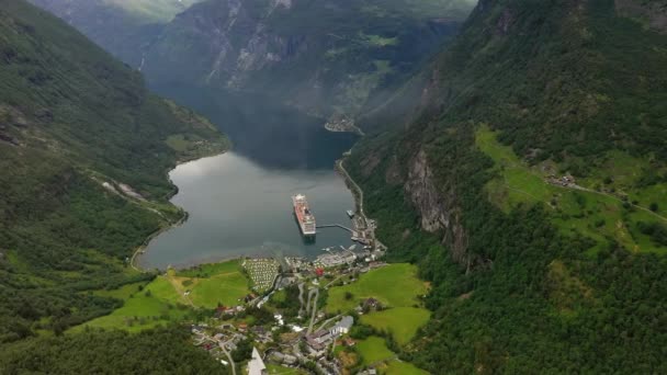 Geiranger Fjord Norwegen Handelt Sich Einen Langen Abzweig Des Sunnylvsfjords — Stockvideo