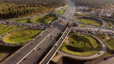 Moskova 'da bir otoyol kavşağının hava görüntüsü.