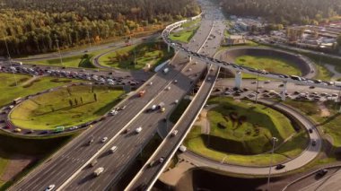 Moskova 'da bir otoyol kavşağının hava görüntüsü.
