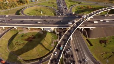 Moskova 'da bir otoyol kavşağının hava görüntüsü.